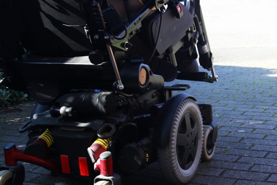 Wprowadzenie Napędów do Wózków Inwalidzkich: Przegląd Typów i Zastosowań